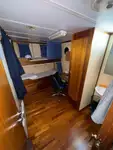 Kapal kontainer kanggo didol