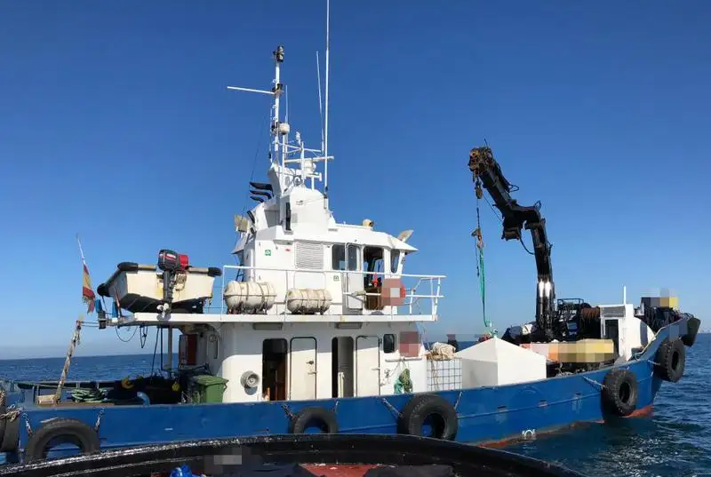 Kapal kerja kanggo didol
