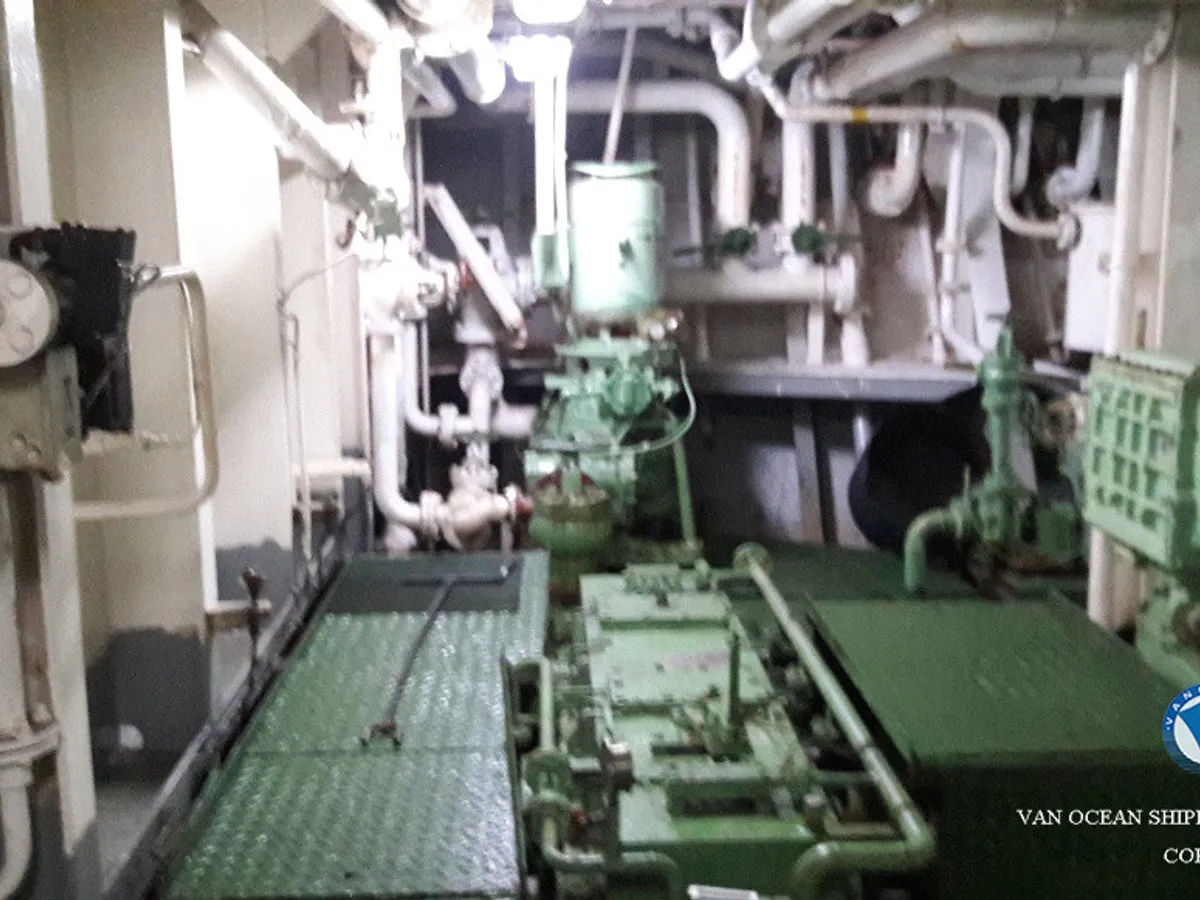 Kapal tanker minyak/bahan kimia kanggo didol