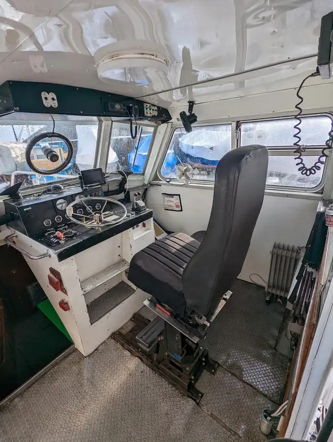 Kapal kerja kanggo didol