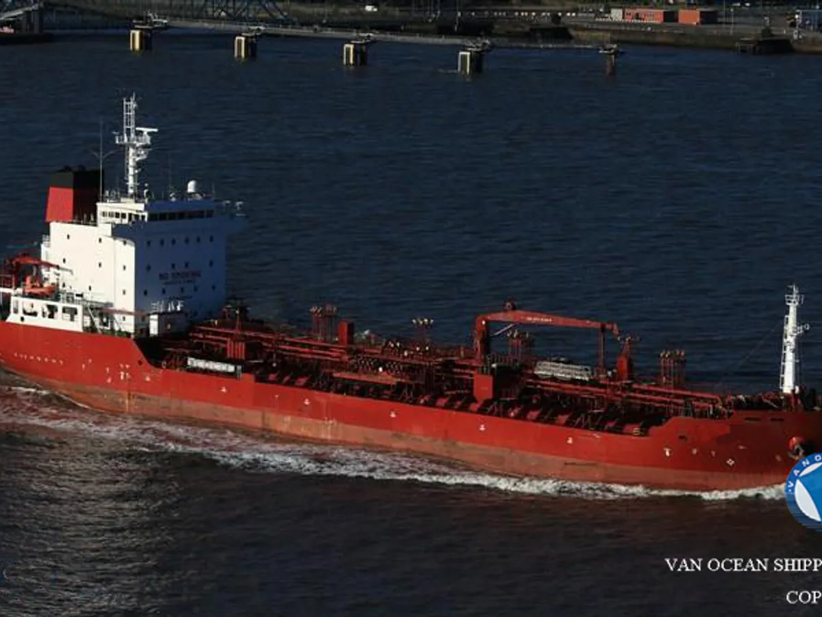Kapal tanker minyak/bahan kimia kanggo didol