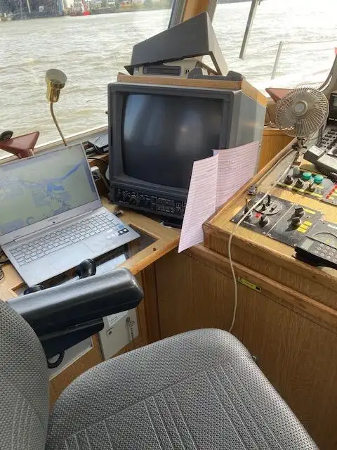 Kapal kerja kanggo didol
