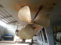 Kapal wisata kanggo didol