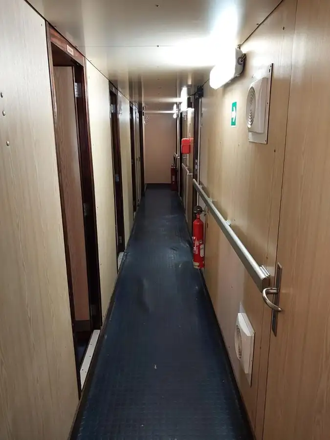 Kapal kontainer kanggo didol