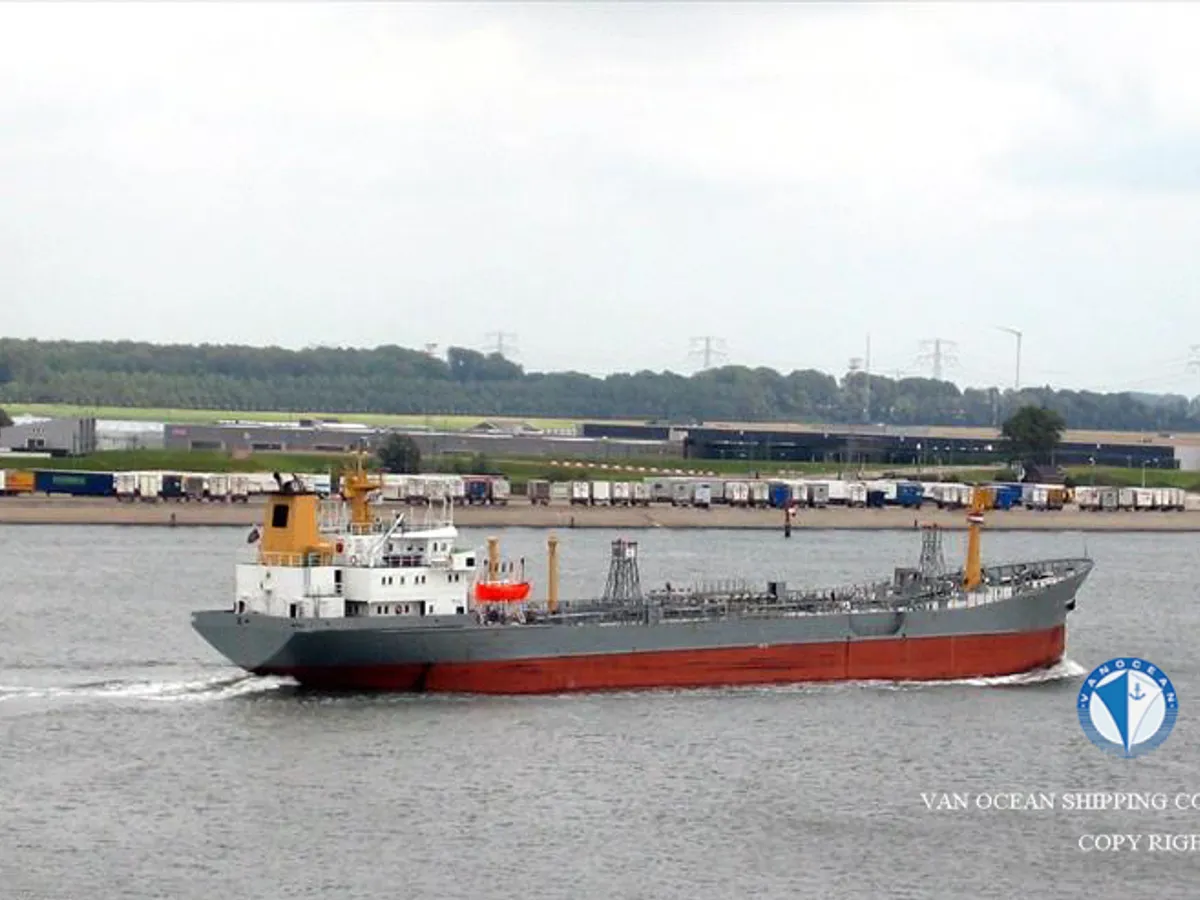 Kapal tanker minyak/bahan kimia kanggo didol
