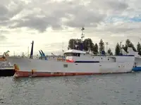 Kapal longliner kanggo didol