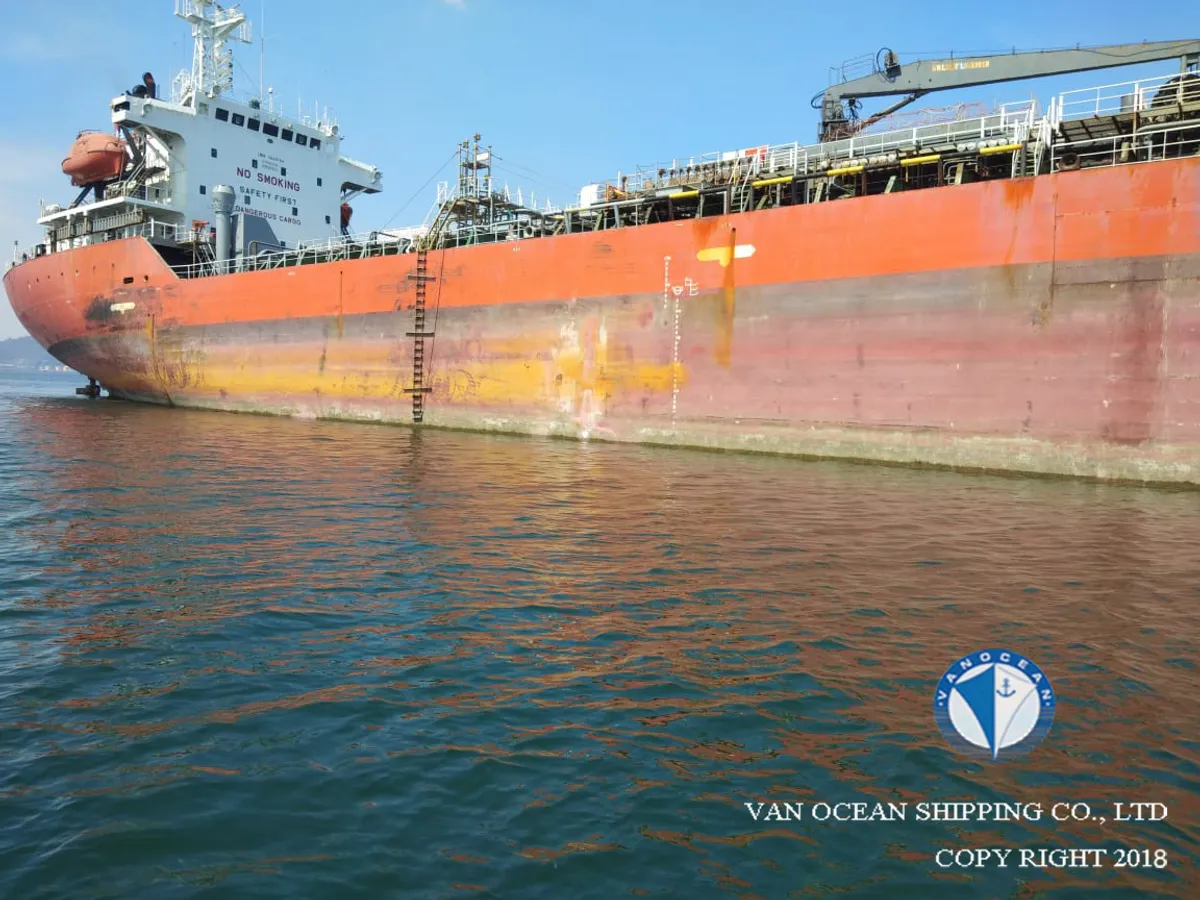 Kapal tanker minyak/bahan kimia kanggo didol
