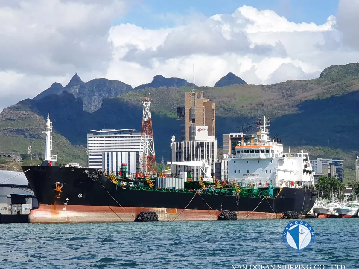 Kapal tanker minyak/bahan kimia kanggo didol