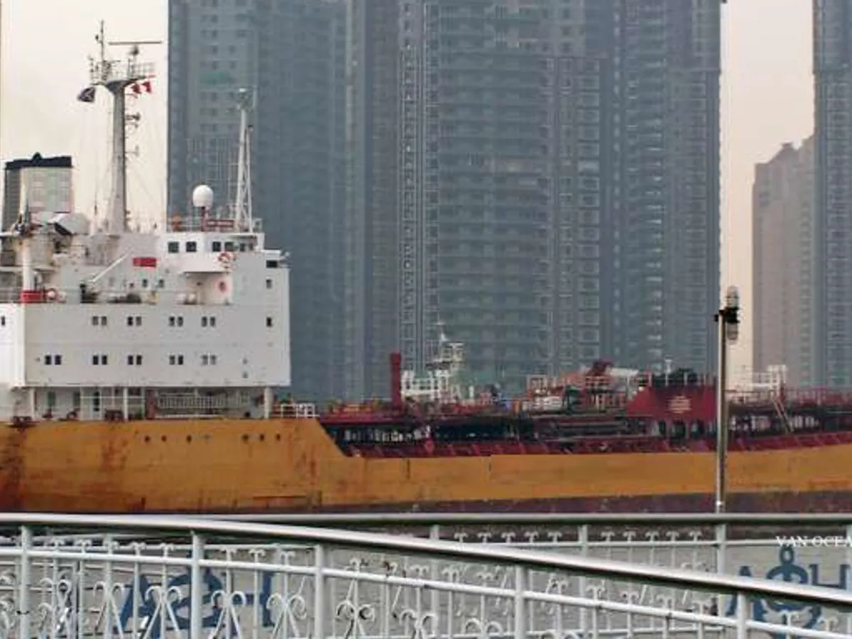 Kapal tanker minyak/bahan kimia kanggo didol