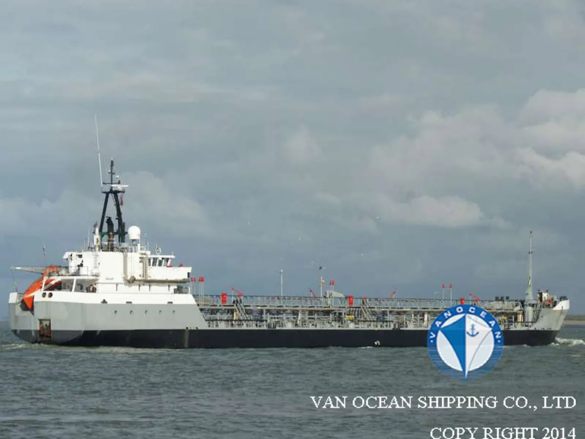 Kapal tanker minyak/bahan kimia kanggo didol