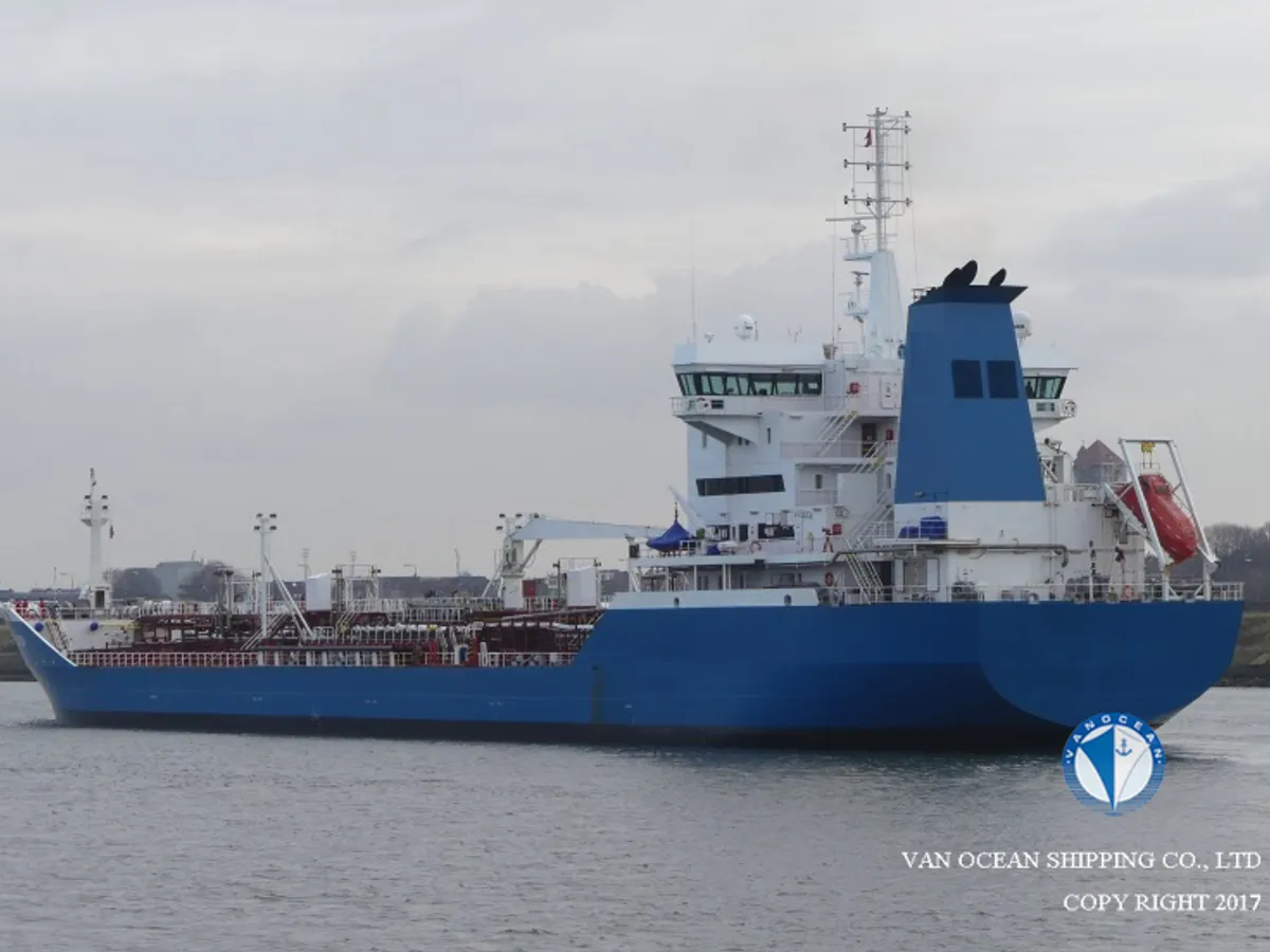 Kapal tanker minyak/bahan kimia kanggo didol
