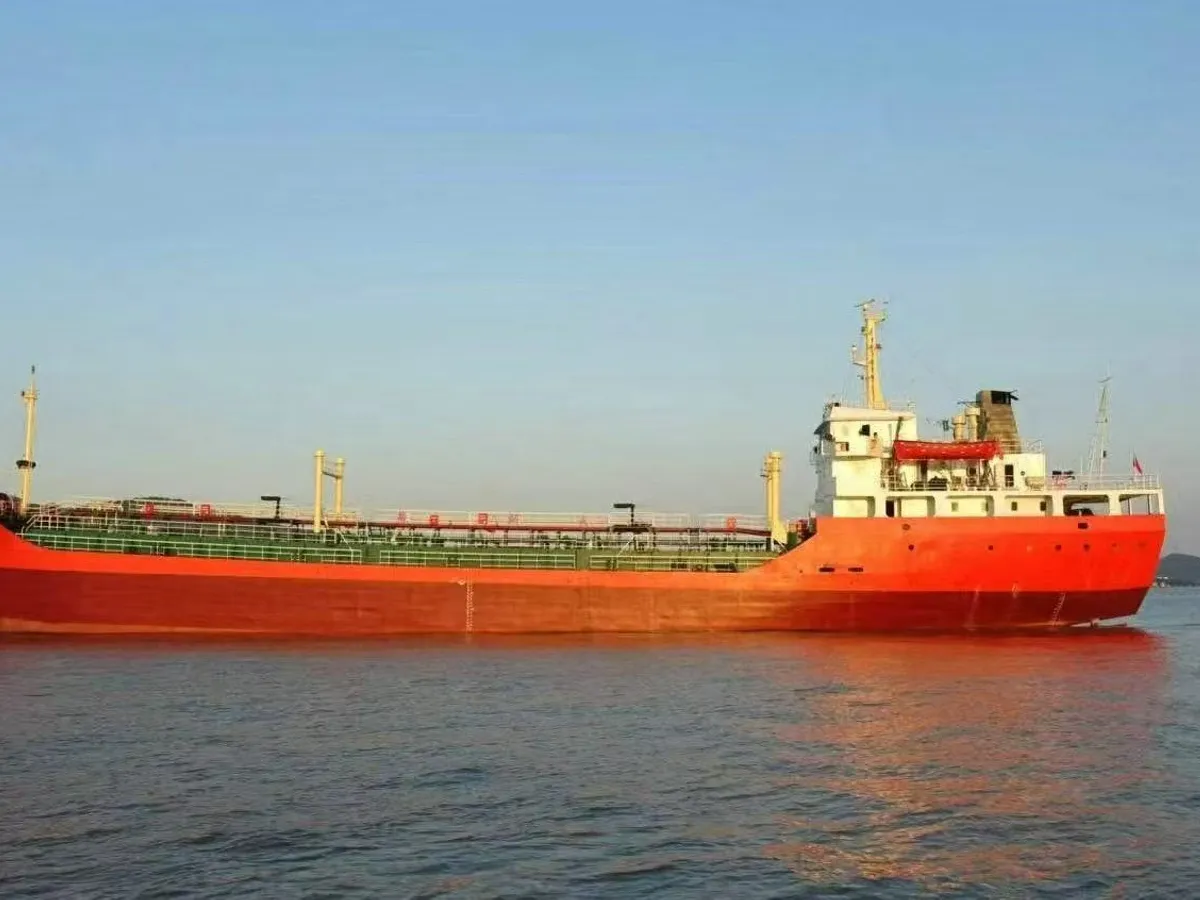 Kapal tanker minyak/bahan kimia kanggo didol