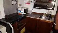 Katamaran kanggo didol