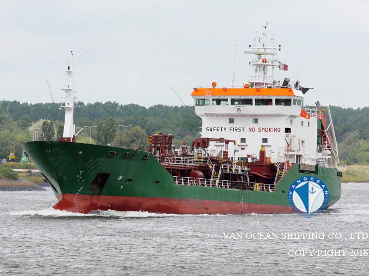 Kapal tanker minyak/bahan kimia kanggo didol