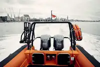 Kapal karet kaku kanggo didol