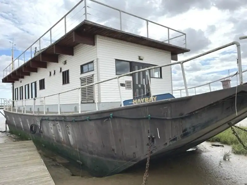 Barge akomodasi kanggo didol