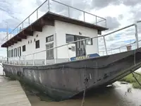 Barge akomodasi kanggo didol