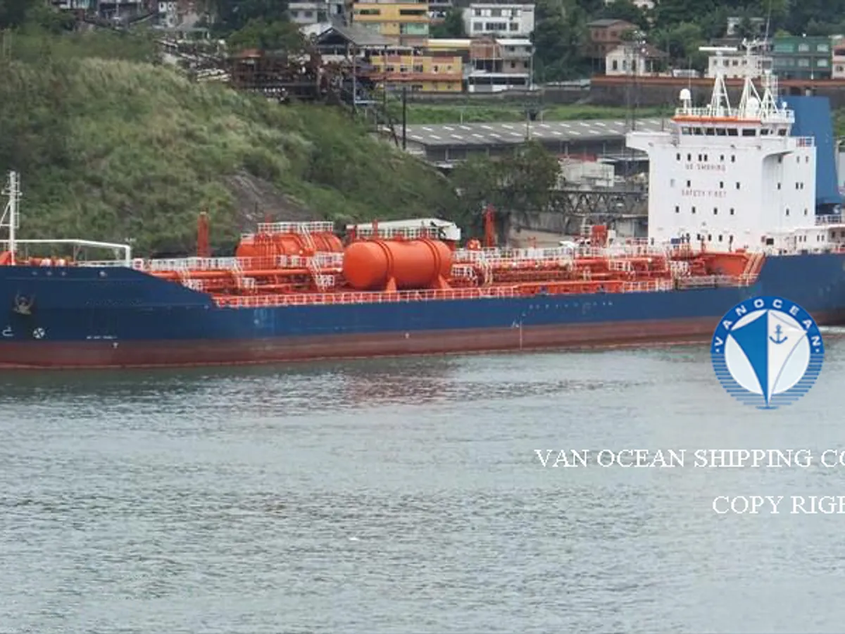 Kapal tanker minyak/bahan kimia kanggo didol