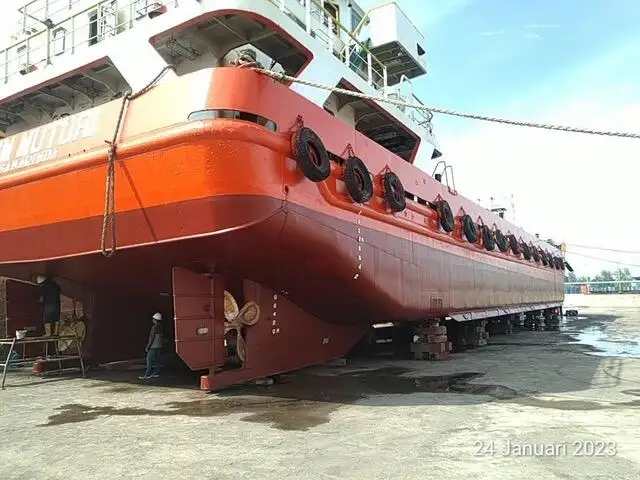Kapal tanker minyak/bahan kimia kanggo didol