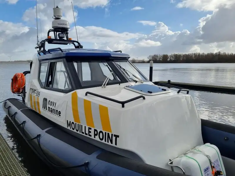 Kapal kontainer kanggo didol