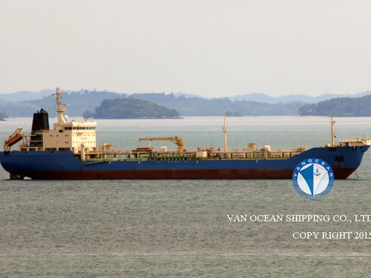 Kapal tanker minyak/bahan kimia kanggo didol