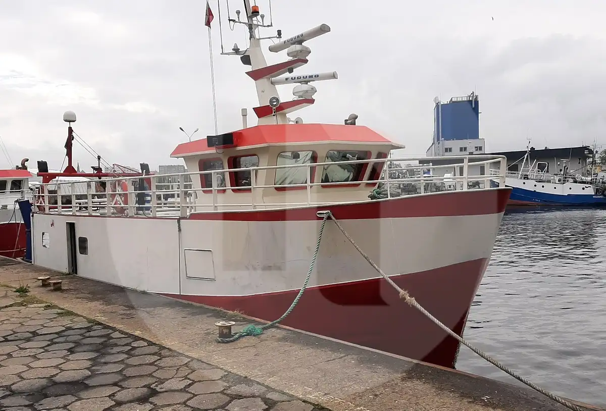 Kapal pengangkut iwak urip kanggo didol