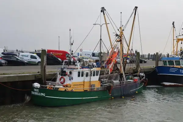 Kapal trawler kanggo didol