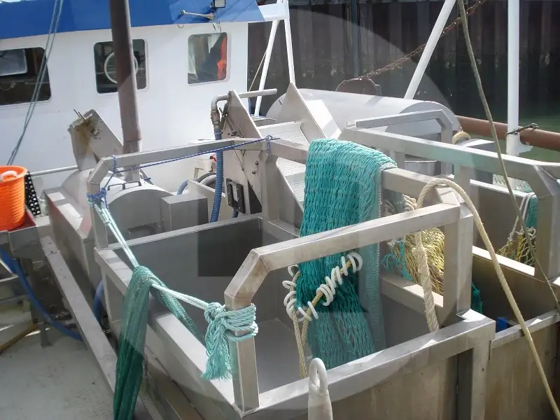Kapal trawler berkas kanggo didol