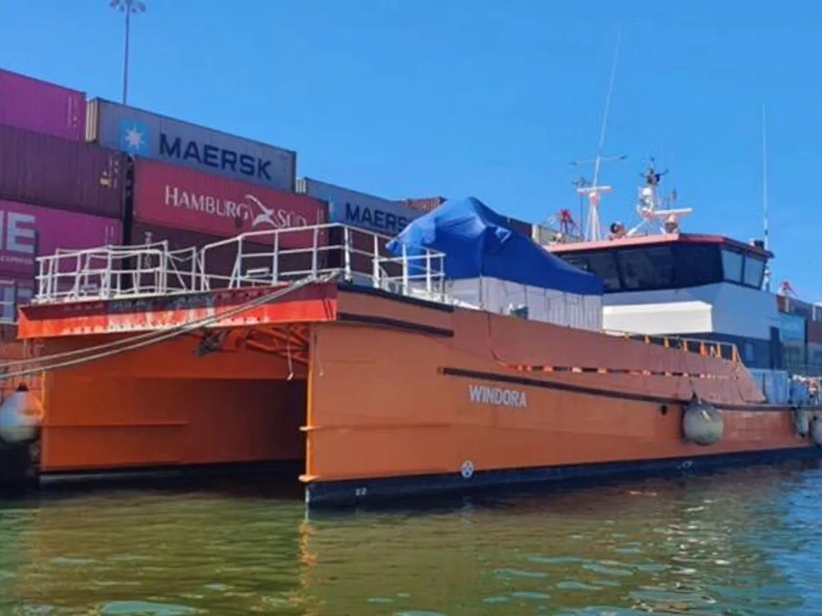 Kapal kerja kanggo didol