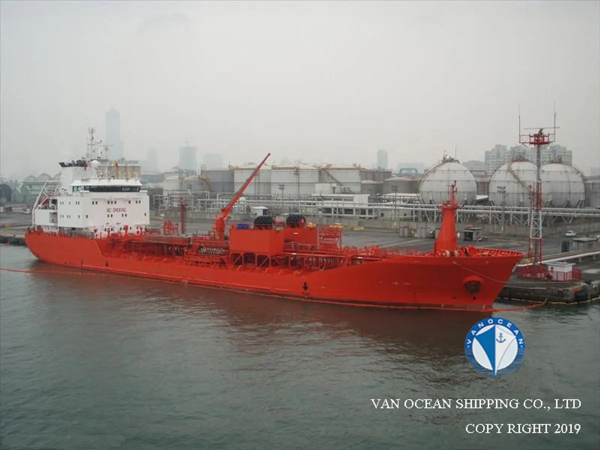 Kapal tanker minyak/bahan kimia kanggo didol