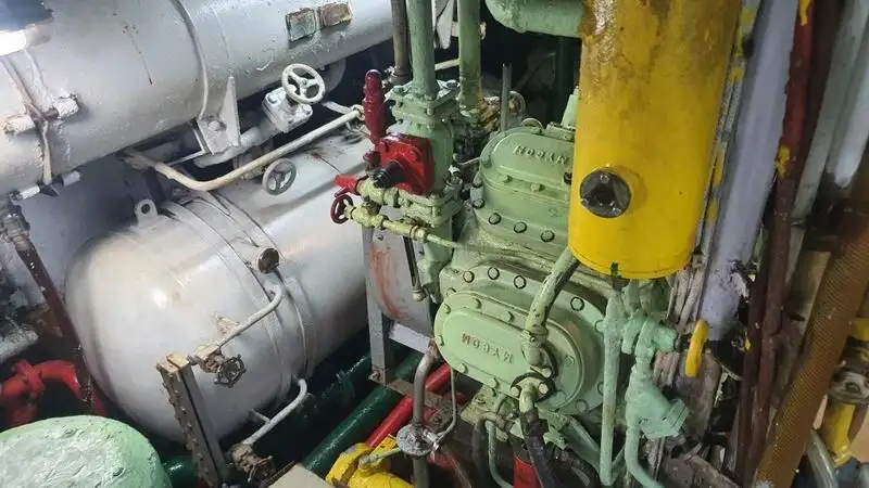 Kapal longliner kanggo didol