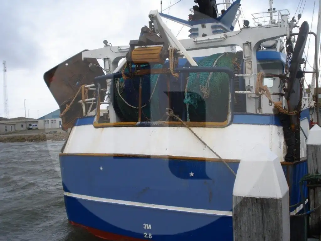 Kapal trawler berkas kanggo didol