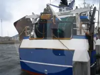 Kapal trawler berkas kanggo didol