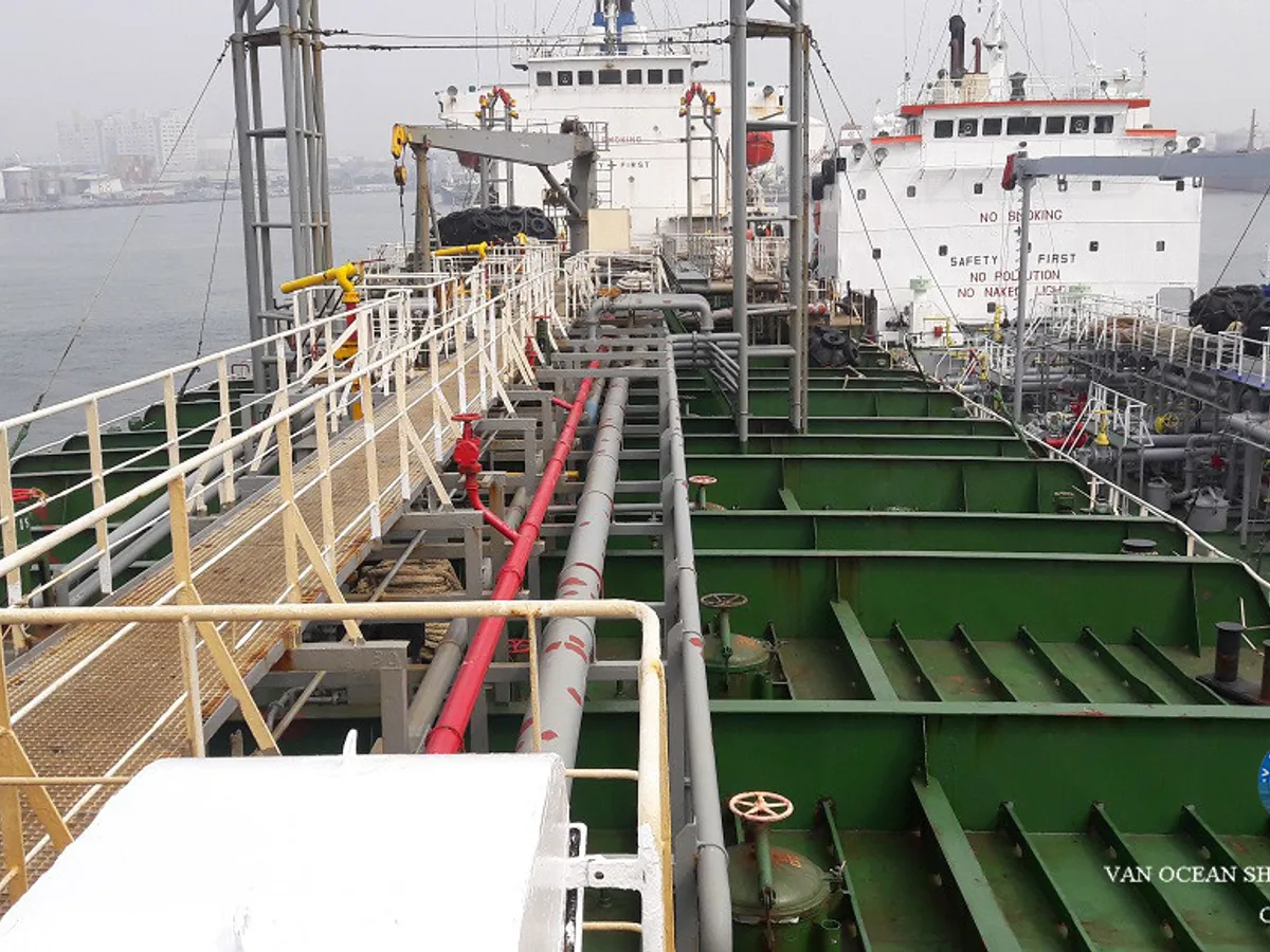 Kapal tanker minyak/bahan kimia kanggo didol