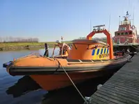 Kapal karet kaku kanggo didol