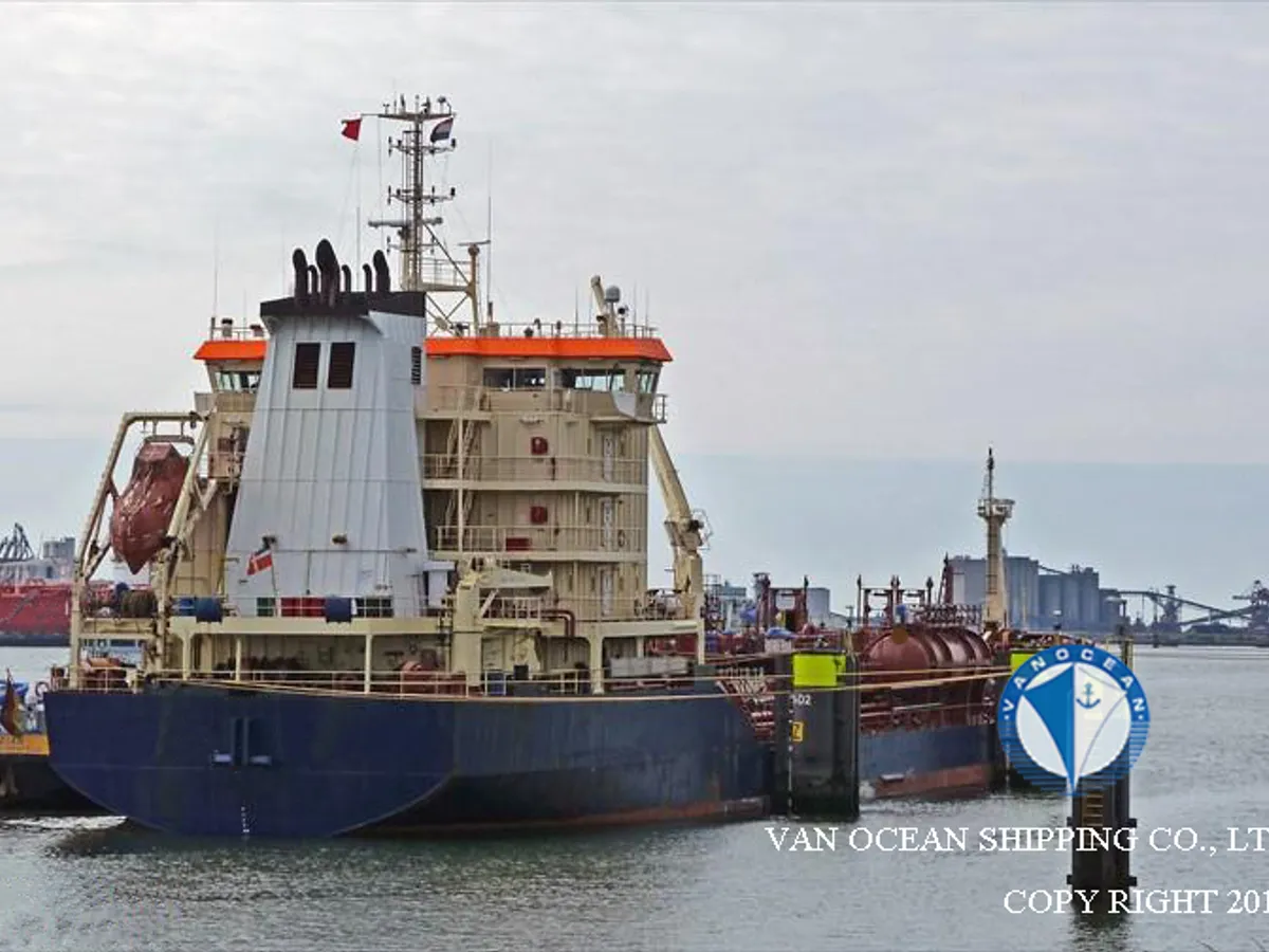 Kapal tanker minyak/bahan kimia kanggo didol