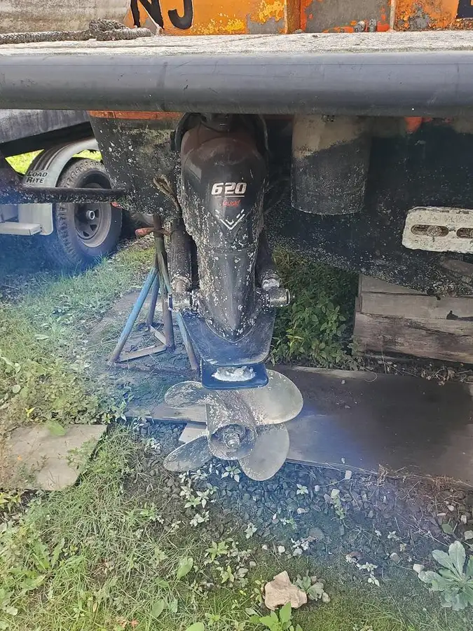 Kapal kerja kanggo didol
