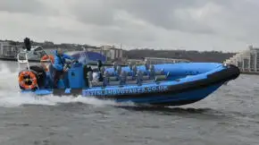 Kapal karet kaku kanggo didol