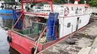 Kapal pengangkut iwak urip kanggo didol