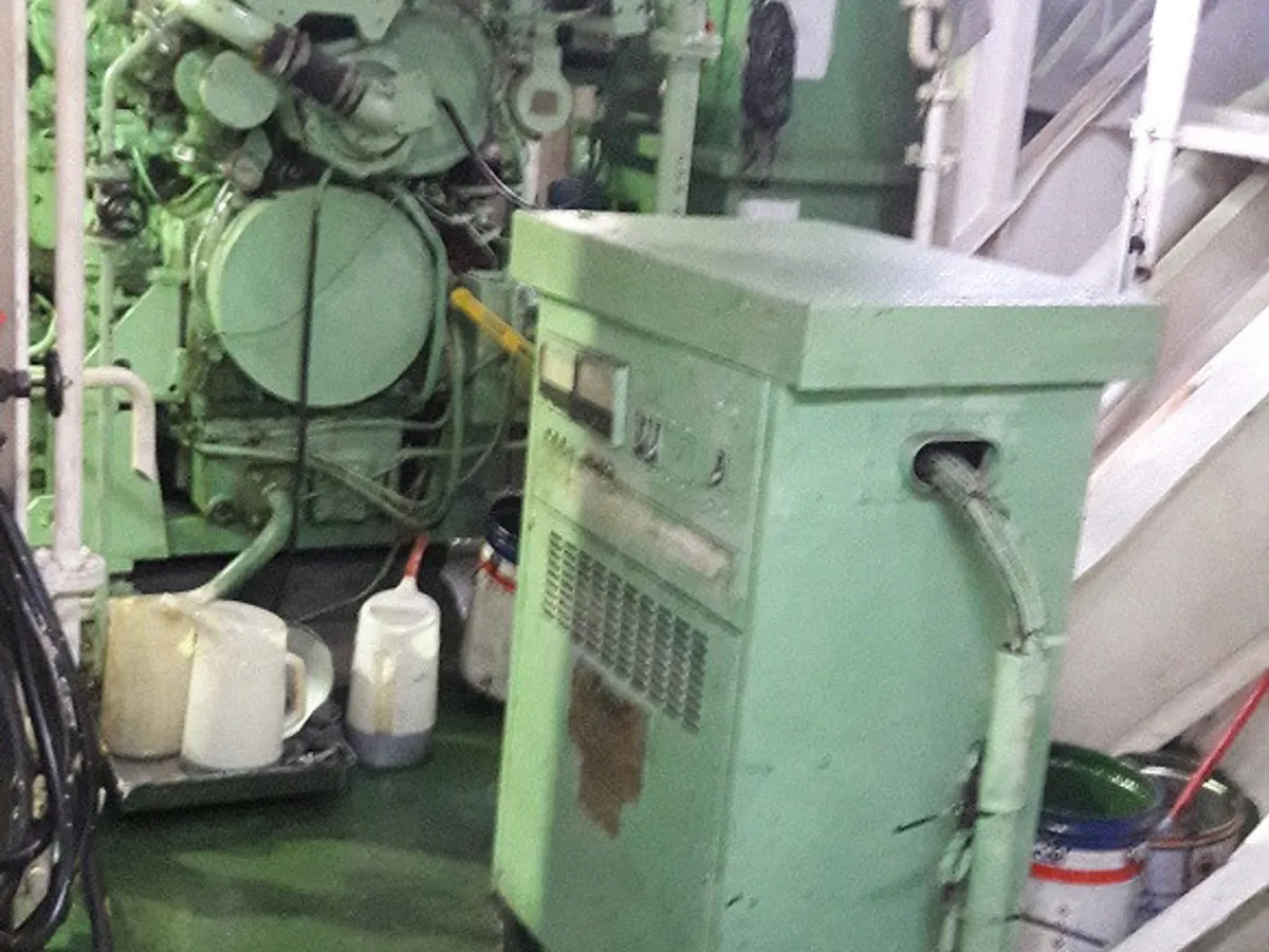 Kapal tanker minyak/bahan kimia kanggo didol