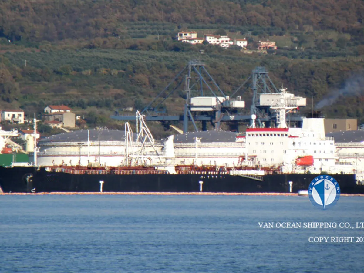 Kapal tanker minyak/bahan kimia kanggo didol