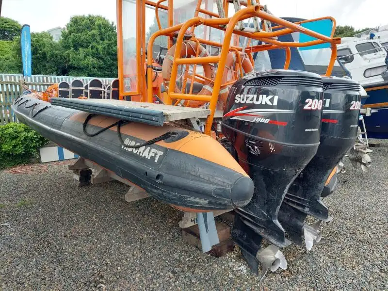 Kapal karet kaku kanggo didol