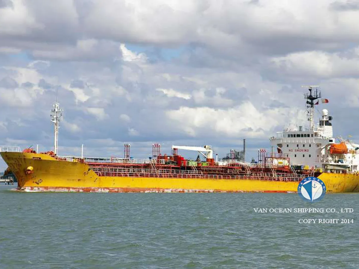 Kapal tanker minyak/bahan kimia kanggo didol