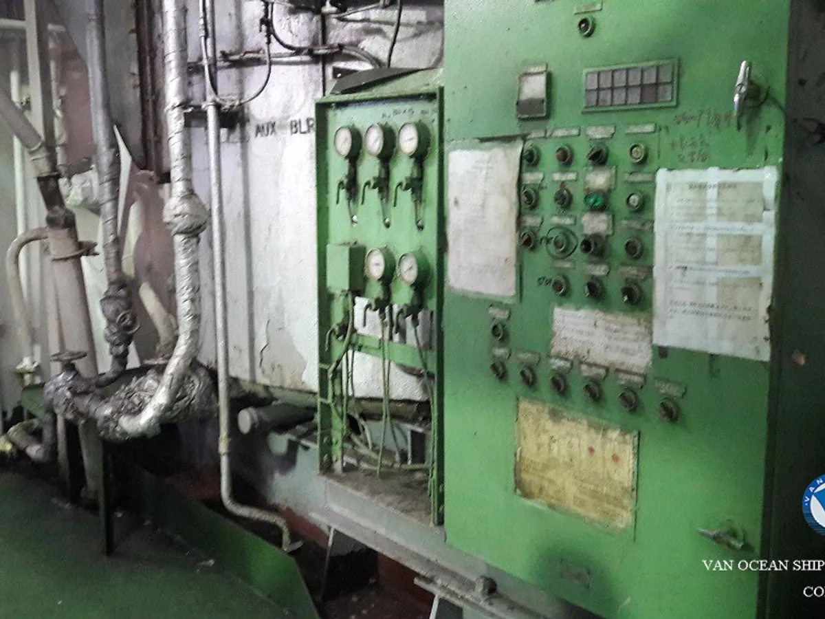 Kapal tanker minyak/bahan kimia kanggo didol