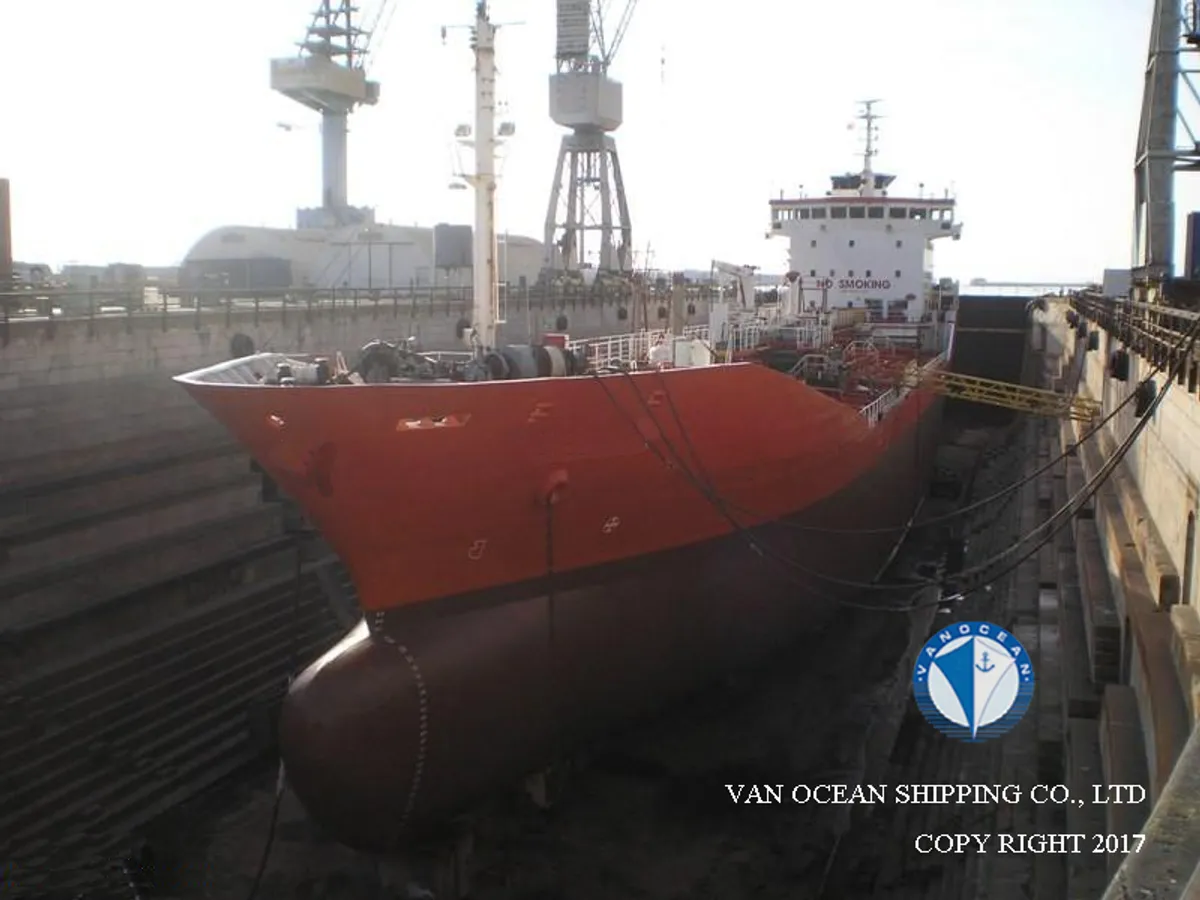 Kapal tanker minyak/bahan kimia kanggo didol