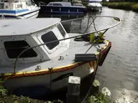 Kapal kerja kanggo didol