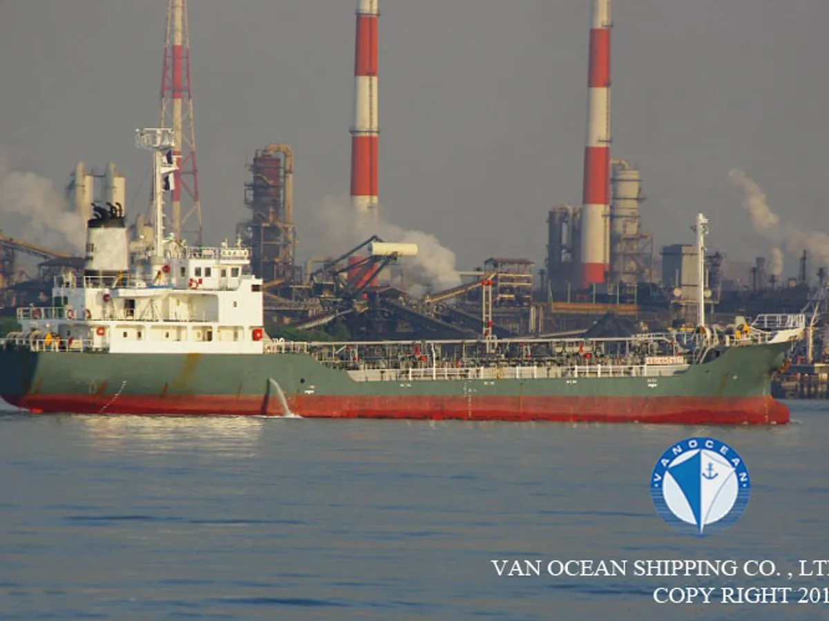 Kapal tanker minyak/bahan kimia kanggo didol