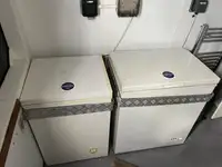 Kapal kontainer kanggo didol