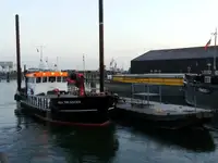 Kapal kerja kanggo didol