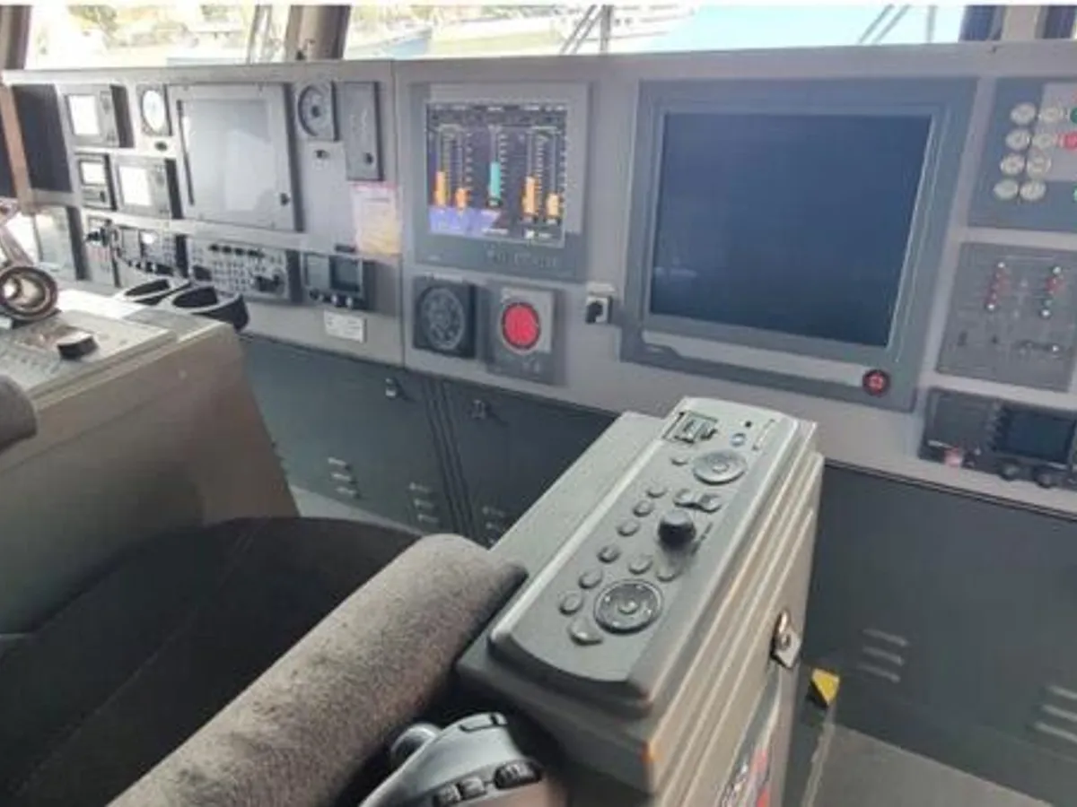 Kapal kerja kanggo didol